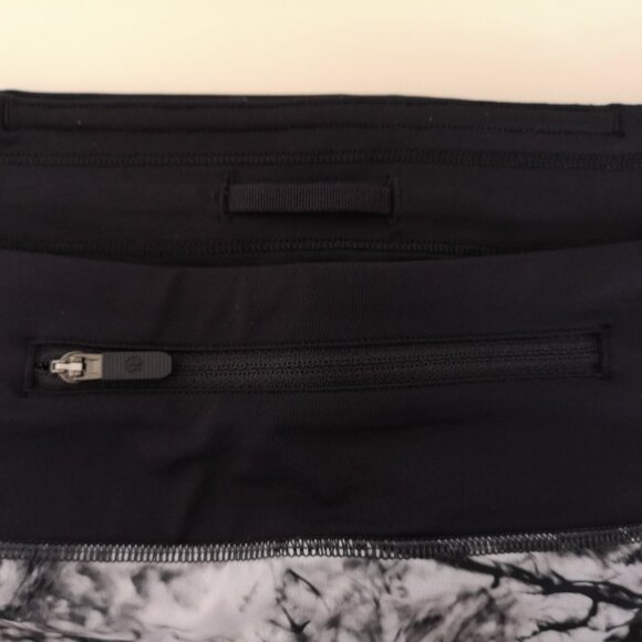 NWT LULULEMON SEAWHEEZE Black White Print Speed Up LR 2.5"Lined Shorts 10 - Picture 5 of 8